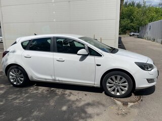 2011 Opel Astra J, белый, 550000 рублей, вид 3