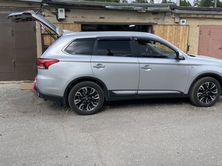 2018 Mitsubishi Outlander III Рестайлинг 2, серебристый, 2700000 рублей, вид 1