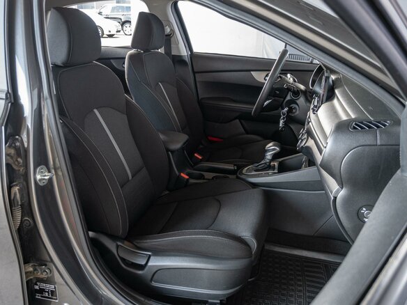2019 Kia Cerato IV, серый, 1790000 рублей - вид 7