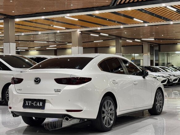2022 Mazda 3 Axela IV (BP), белый - вид 3