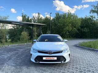 2015 Toyota Camry VII (XV50) Рестайлинг, белый, 2000000 рублей, вид 2