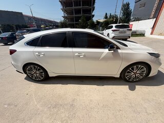 2021 Kia K3 II Рестайлинг, белый, 2900000 рублей, вид 5