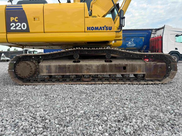 2019 Komatsu PC220-8, жёлтый, 7450000 рублей - вид 10