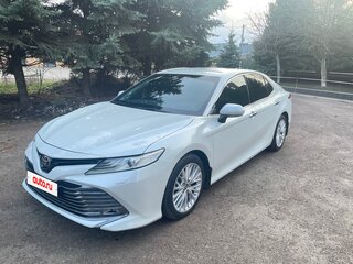 2018 Toyota Camry VII (XV50) Рестайлинг 2, белый, 2850000 рублей, вид 1