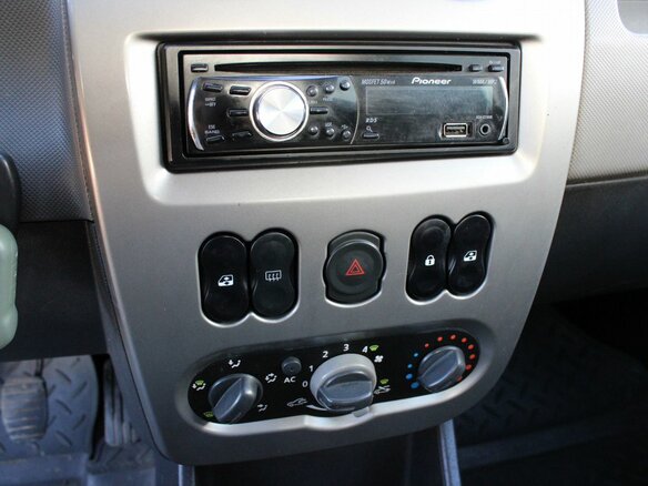 2010 Renault Logan I Рестайлинг, чёрный, 359000 рублей - вид 8