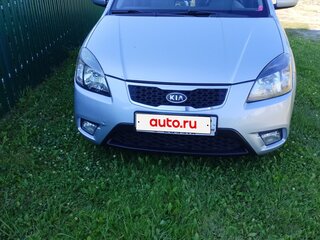 2010 Kia Rio II Рестайлинг, серебристый, 700000 рублей, вид 1