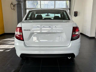2026 Lada (ВАЗ) Granta I Рестайлинг, белый, 1000000 рублей, вид 5