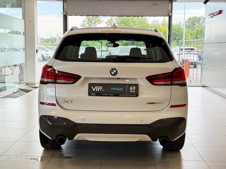 2020 BMW X1 20i xDrive II (F48) Рестайлинг, белый, 2635000 рублей, вид 5