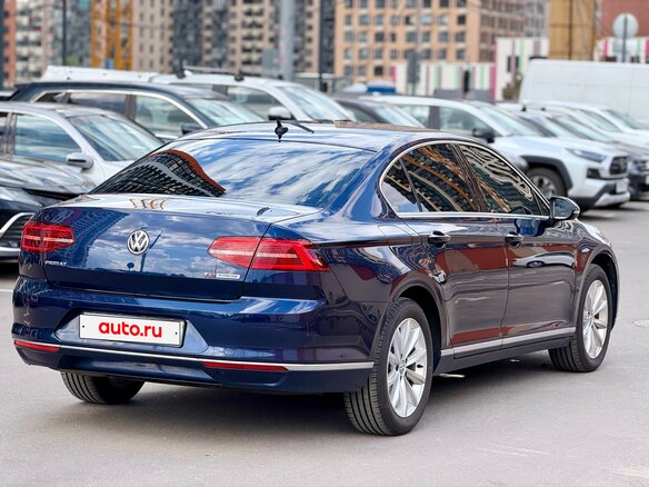 2015 Volkswagen Passat B8, синий - вид 10