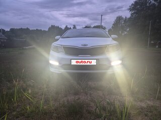 2015 Kia Rio III Рестайлинг, белый, 1250000 рублей, вид 5