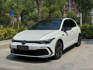2023 Volkswagen Golf VIII, белый, 1810000 рублей, вид 1