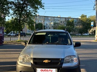 2012 Chevrolet Niva I Рестайлинг, серебристый, 405000 рублей, вид 2