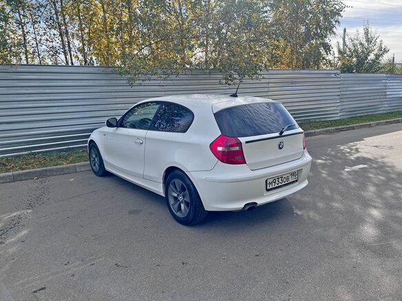 2010 BMW 1 серии 116i I (E81/E82/E87/E88) Рестайлинг, белый, 595000 рублей - вид 3