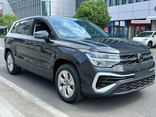 2023 Volkswagen Tharu 300 TSI I Рестайлинг, чёрный, 2255000 рублей, вид 2