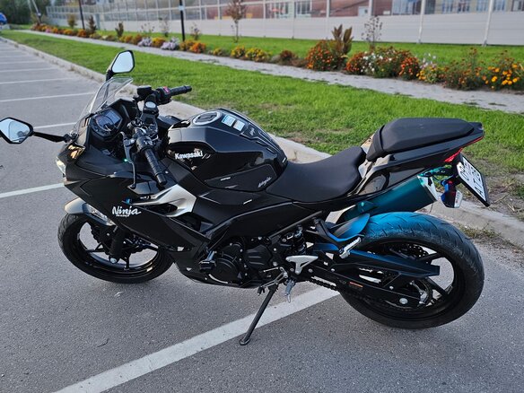 2021 Kawasaki Ninja 400, чёрный, 720000 рублей - вид 6