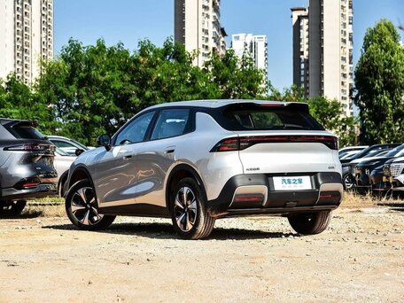 2026 Changan Qiyuan Q05 51.9 kWh II, серебристый, 2000000 рублей, вид 3