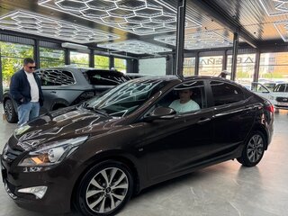 2015 Hyundai Solaris I Рестайлинг, коричневый, 1050000 рублей, вид 5