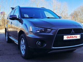 2010 Mitsubishi Outlander II Рестайлинг, коричневый, 1380000 рублей, вид 4