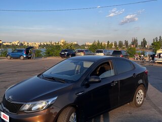 2017 Kia Rio III Рестайлинг, коричневый, 1190000 рублей, вид 1