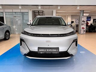 2026 Geely EX5 Гибрид EM-R, белый, 3814990 рублей, вид 4