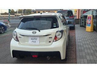 2019 Toyota Vitz III (XP130) Рестайлинг, белый, 1190000 рублей, вид 5