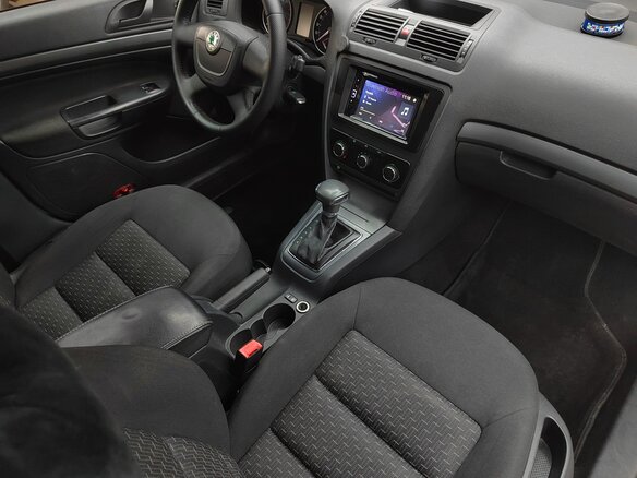 2011 Skoda Octavia II (A5) Рестайлинг, белый - вид 7