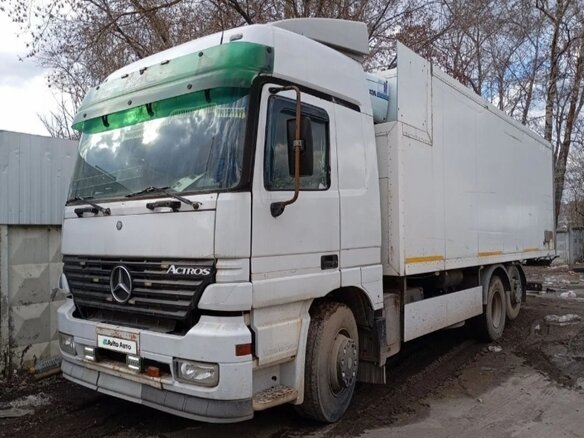 2002 Mercedes-Benz Actros, белый, 1700000 рублей - вид 1