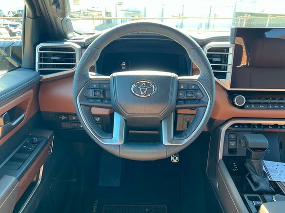 2026 Toyota Tundra CrewMax III, серый - вид 7