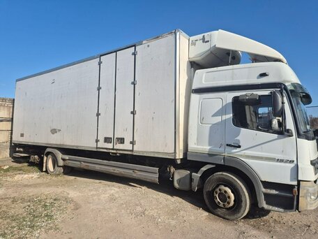 2006 Mercedes-Benz Atego, белый, 3200000 рублей, вид 2