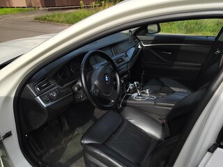 2010 BMW 5 серии 528i VI (F10/F11/F07), белый, 2000000 рублей, вид 5
