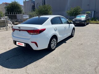 2019 Kia Rio IV, белый, 1349000 рублей, вид 4
