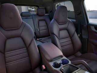 2026 Porsche Cayenne GTS III Рестайлинг, серый, 26880000 рублей, вид 3