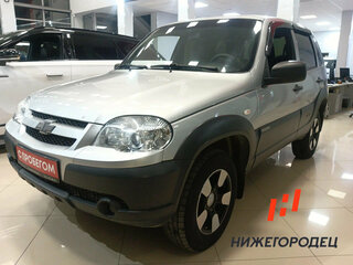 2018 Chevrolet Niva I Рестайлинг, серебристый, 756000 рублей, вид 1