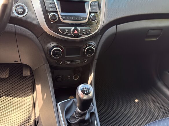2014 Hyundai Solaris I Рестайлинг, серый, 900000 рублей - вид 9