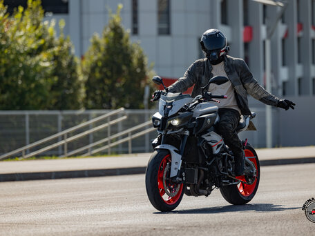 2020 Yamaha MT-10, серый, 1290000 рублей, вид 5