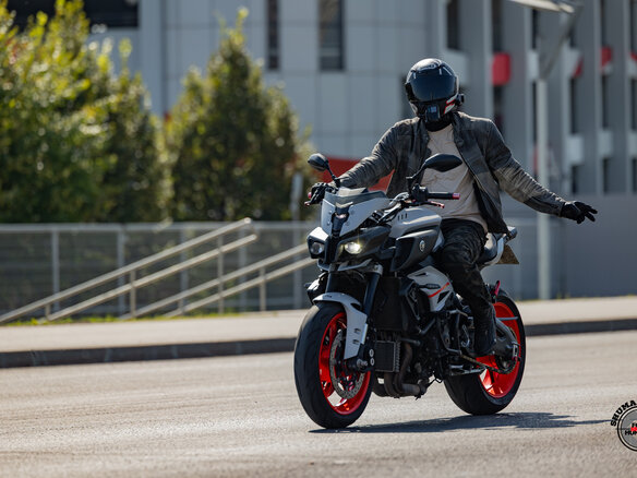 2020 Yamaha MT-10, серый, 1290000 рублей - вид 4