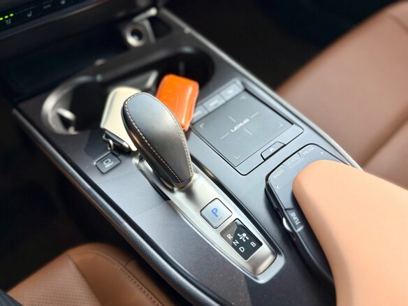2023 Lexus UX 300e I, чёрный - вид 10