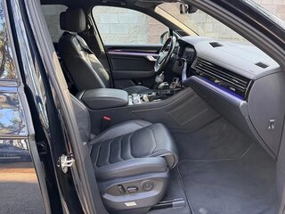 2019 Volkswagen Touareg III, синий, 4390000 рублей, вид 3