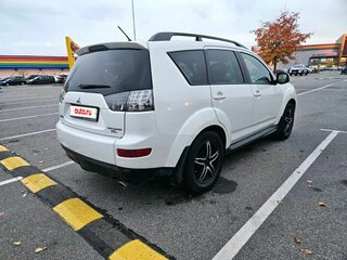 2010 Mitsubishi Outlander II Рестайлинг, белый, 780000 рублей, вид 3