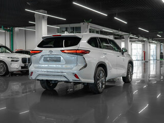 2026 Toyota Highlander IV (XU70), белый, 6050000 рублей, вид 5