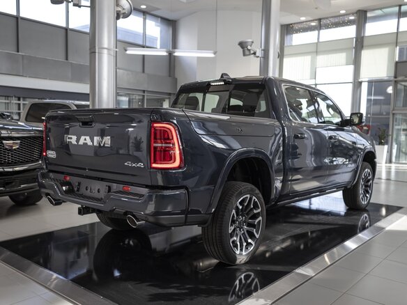 2026 Ram 1500 Crew Cab V Рестайлинг, синий, 9590000 рублей - вид 6