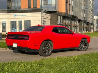 2019 Dodge Challenger III Рестайлинг 2, красный, 3480000 рублей, вид 4