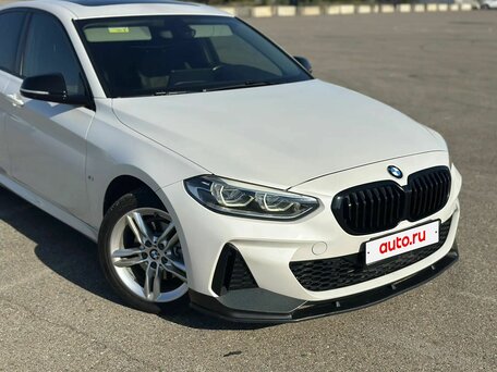 2022 BMW 1 серии 120i III (F52) Рестайлинг, белый, 2870000 рублей, вид 3