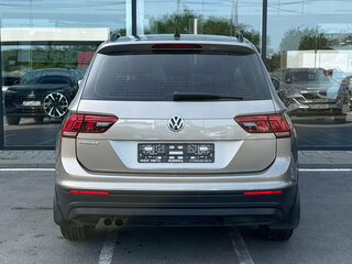 2020 Volkswagen Tiguan II, золотистый, 1860000 рублей, вид 4