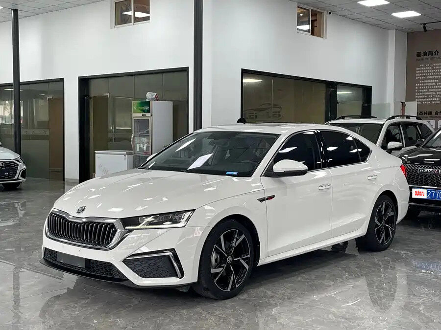 Открыть фотографии: Skoda Octavia IV (A8)