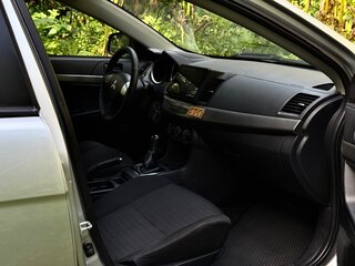 2012 Mitsubishi Lancer X Рестайлинг, серебристый, 700000 рублей, вид 5