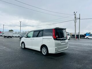 2015 Toyota Esquire I, белый, 1999000 рублей, вид 4