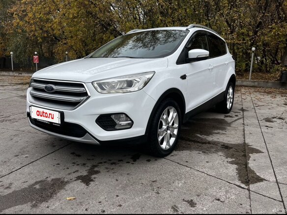 2017 Ford Kuga II Рестайлинг, белый, 1650000 рублей