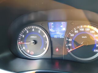 2016 Hyundai Solaris I Рестайлинг, красный, 900000 рублей, вид 4