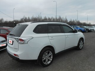 2013 Mitsubishi Outlander III, белый, 1348000 рублей, вид 2